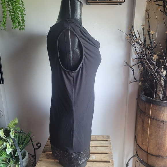 Donna Black Sleeveless Cowl Neckline and Sequin Hemline Top M - Picture 3 of 6